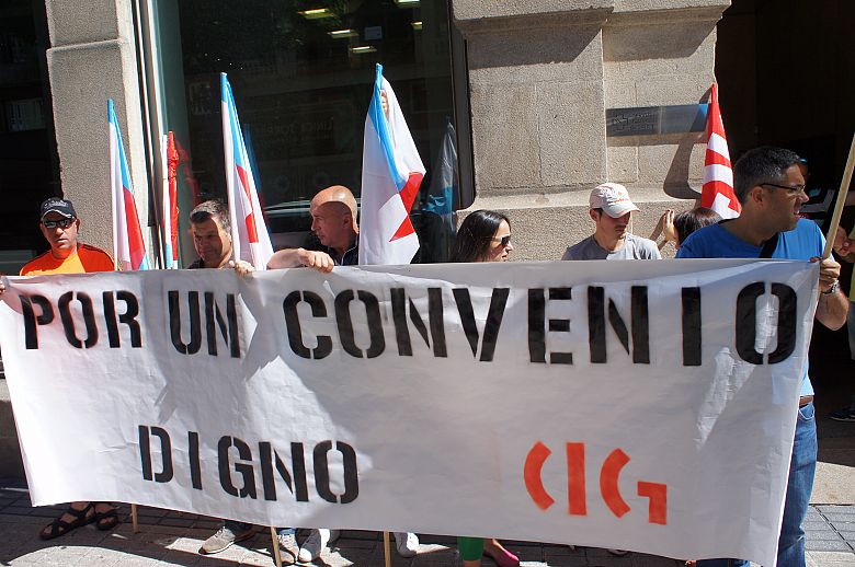 2016 06 21 FolgaConvenioAmbuibericaVigo02.JPG